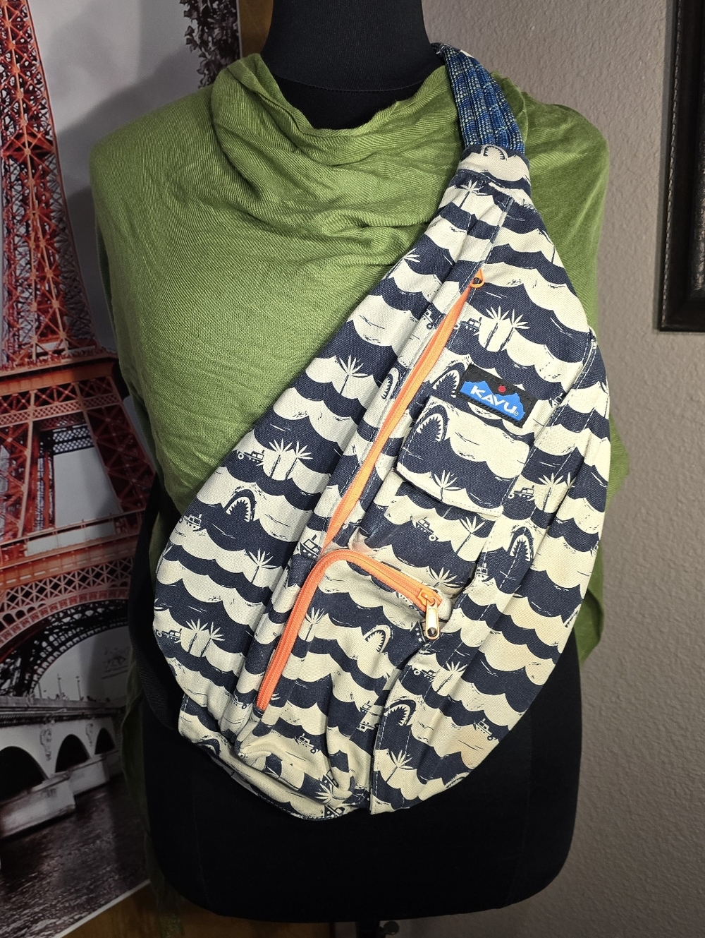 #0575 🧜♀️ KAVU Sling Bag 12x17.5x6 Adj Strap 24-44" Canvas Outer/Wipe Inner